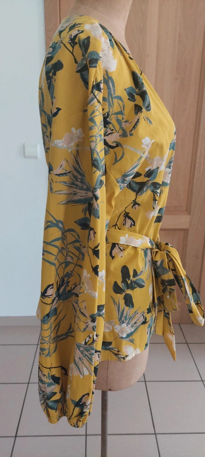 Blouse cache-cœur à fleurs VILA Clothes - Taille L (40) - Jaune moutarde – photo 2
